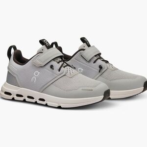 On Kids Cloud Play Running Sneaker in Glacier